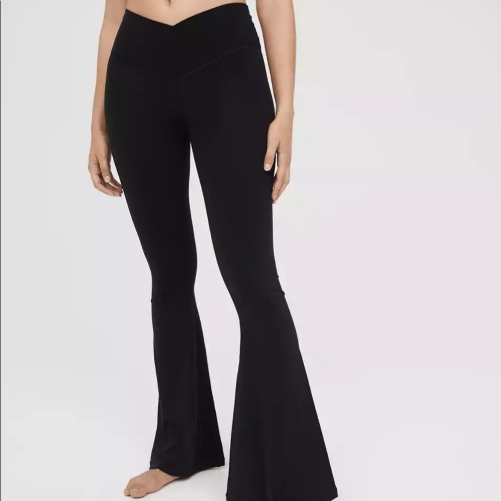 OFFLINE By Aerie Real Me High Waisted Crossover Super Flare Legging M short